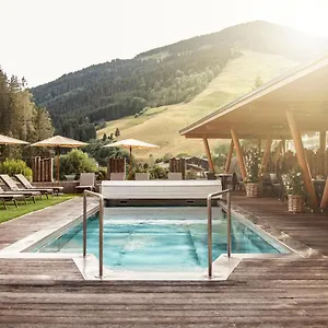 Hotel Sonnegg, Saalbach